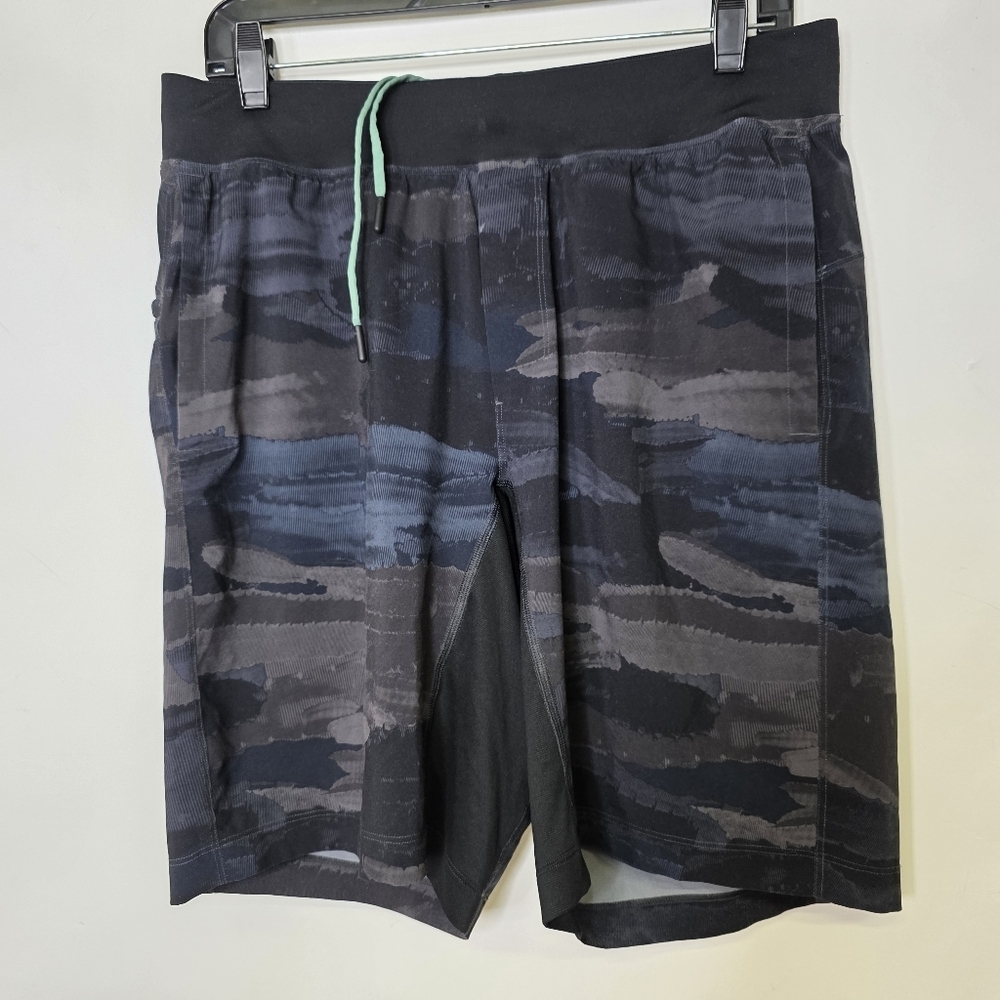 Lululemon Abstract print Athleasure shorts - Picture 1 of 10